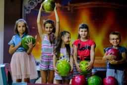 Indoor vs. Outdoor Kids Party Venues: Pros and Cons